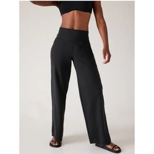 Athleta Venice High Rise Wide Leg Black Pant  medium petite gently used